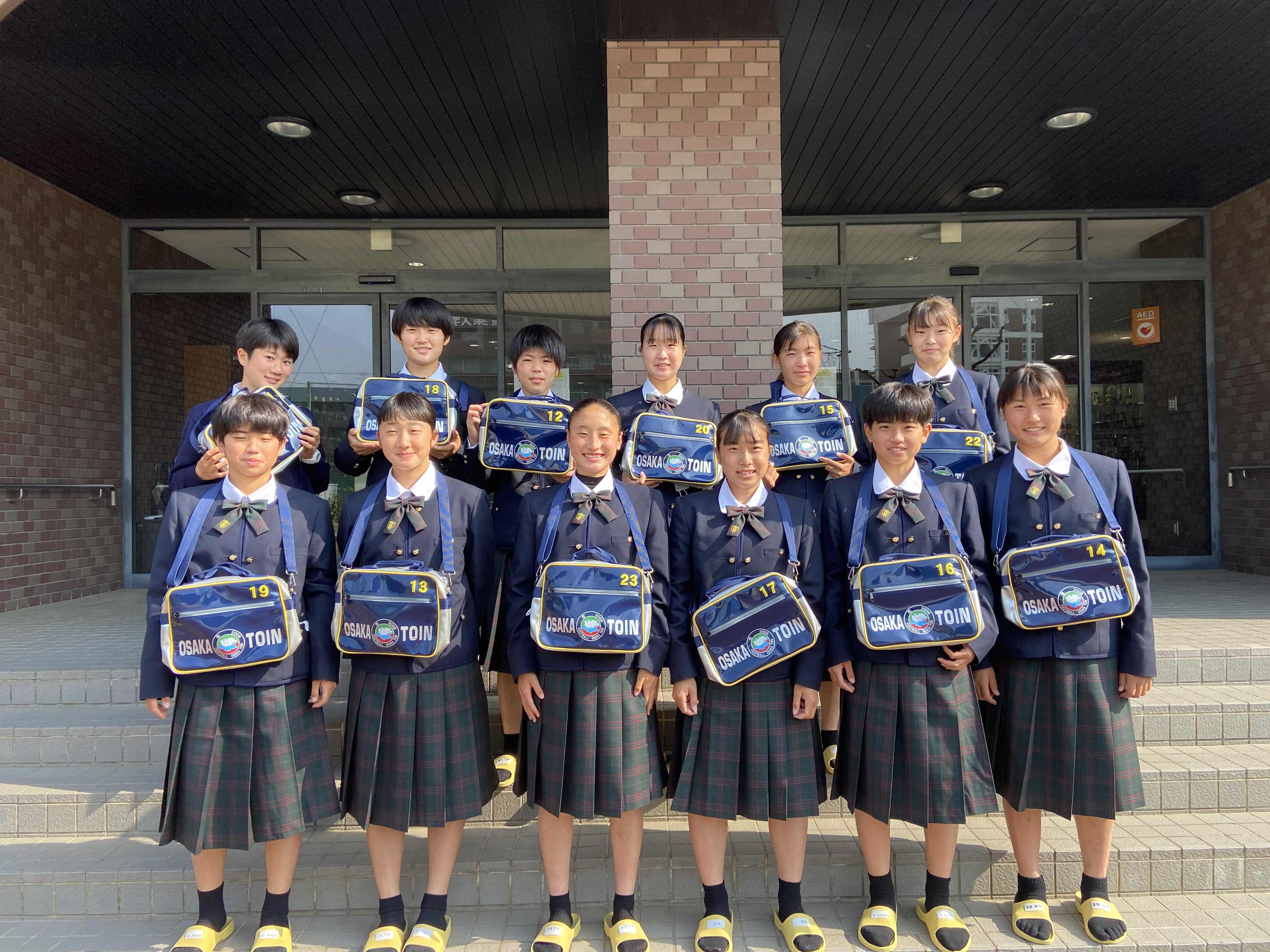 新入生ミニバック贈呈: 大阪桐蔭高校女子サッカーブログ