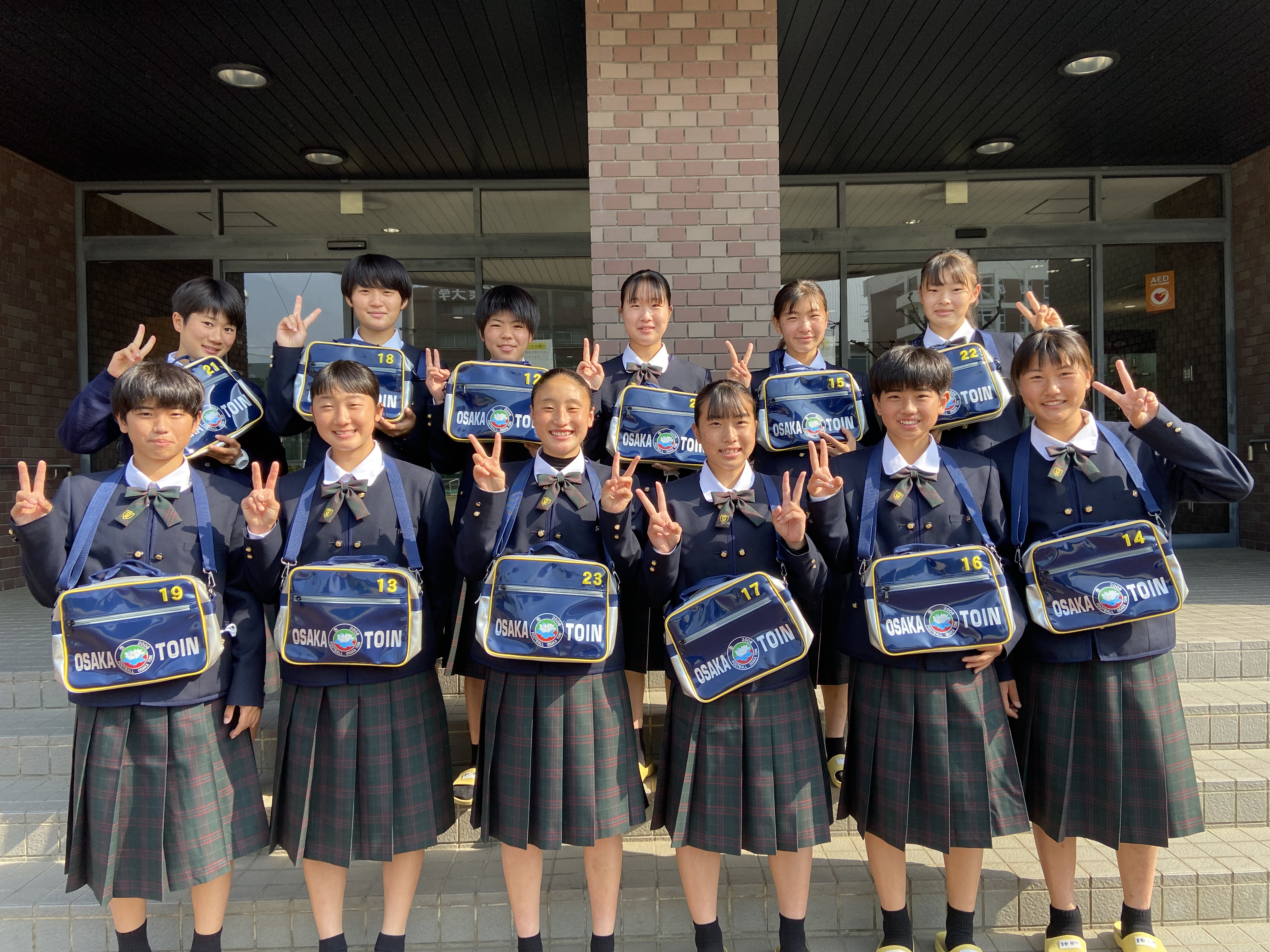 新入生ミニバック贈呈: 大阪桐蔭高校女子サッカーブログ